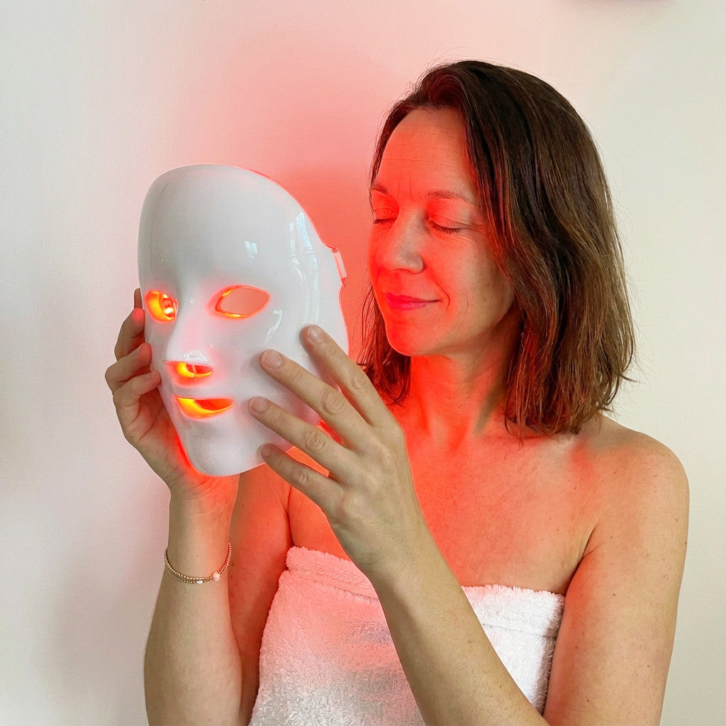 قناع الضوء الأحمر السحري